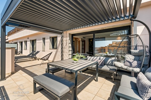Sarai Suite: Modern Apartment with Terrace & Pool 1 Alfamarhomes.com