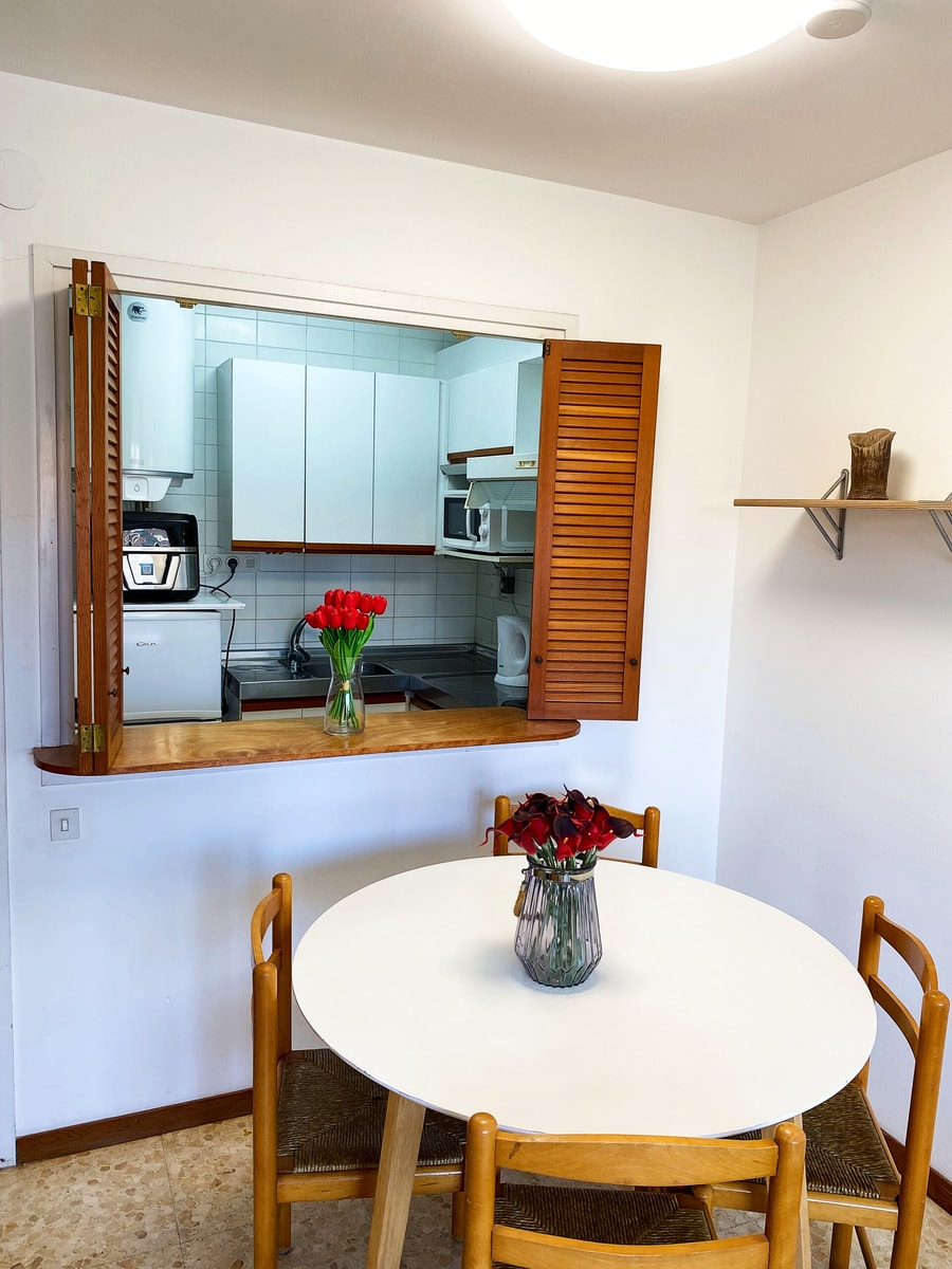 Daruma Suite - Relax at Steps from the Beach 4 Alfamarhomes.com