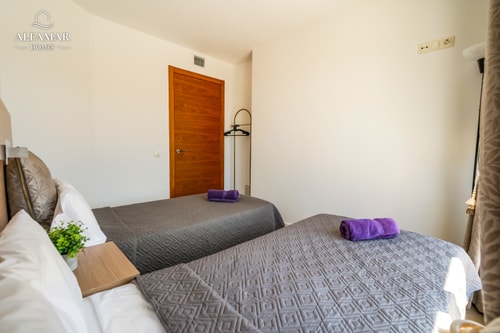 Sarai Suite: Modern Apartment with Terrace & Pool 9 Alfamarhomes.com