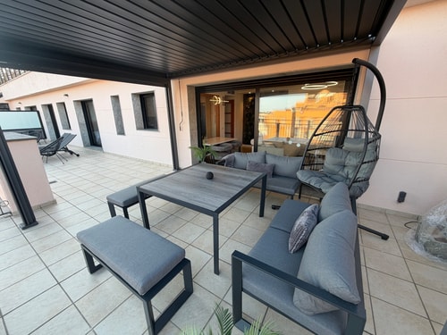 Sarai Suite: Modern Apartment with Terrace & Pool 2 Alfamarhomes.com