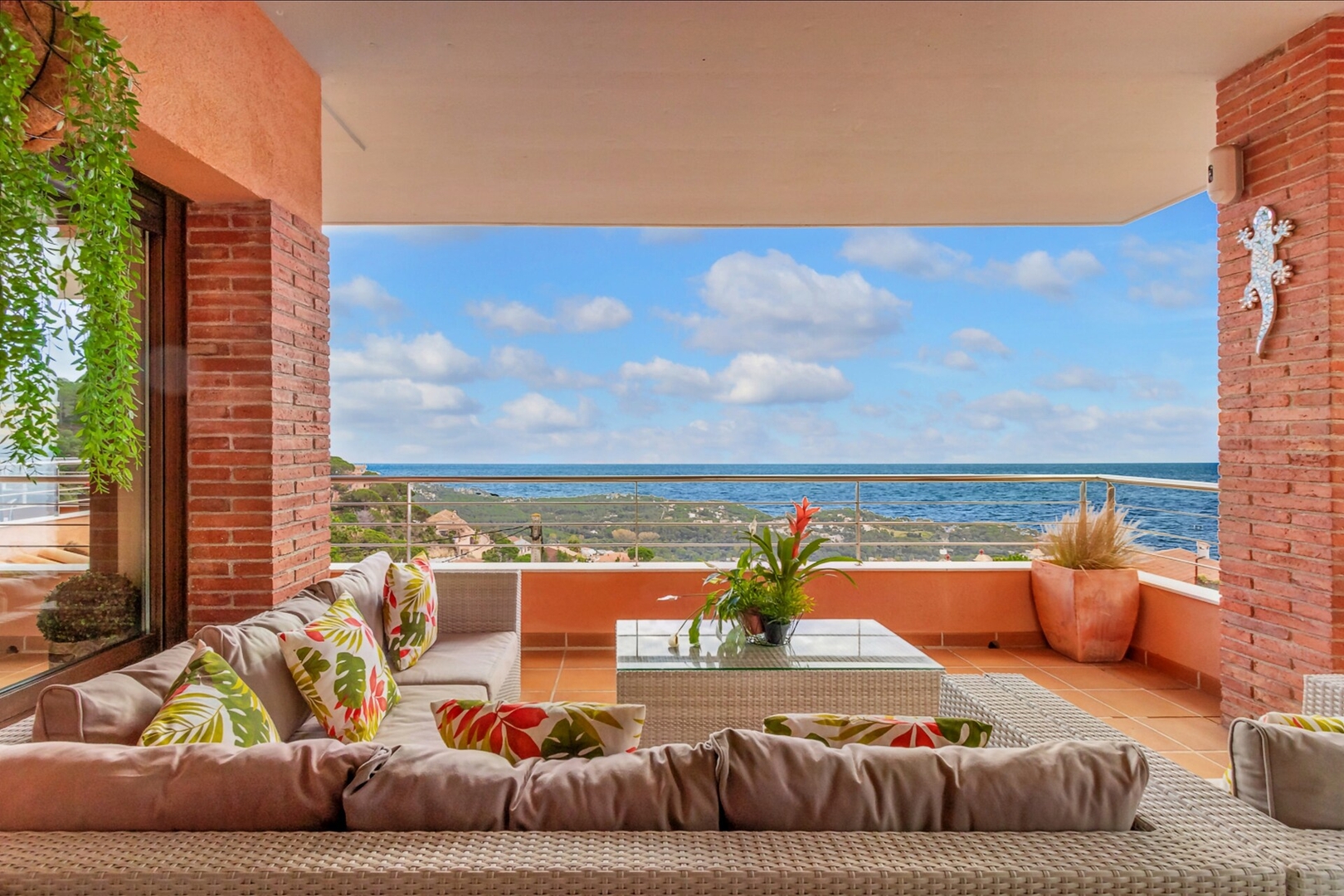 Luxury Villa with Pool and Sea Views 1 Alfamar Homes