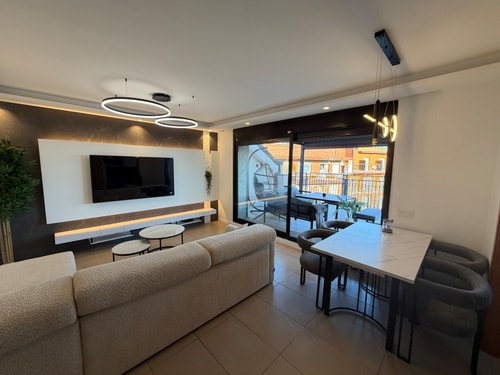 Sarai Suite: Modern Apartment with Terrace & Pool 6 Alfamarhomes.com