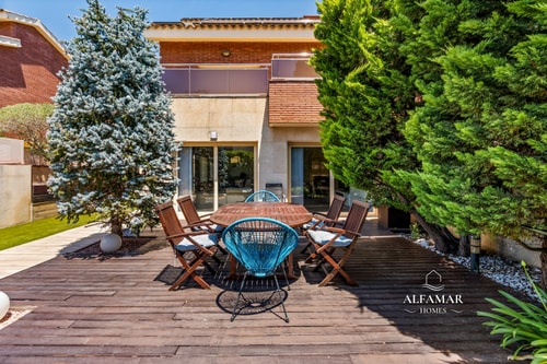 Serenia House: Modern Retreat in Fenals with Pool 35 Alfamarhomes.com