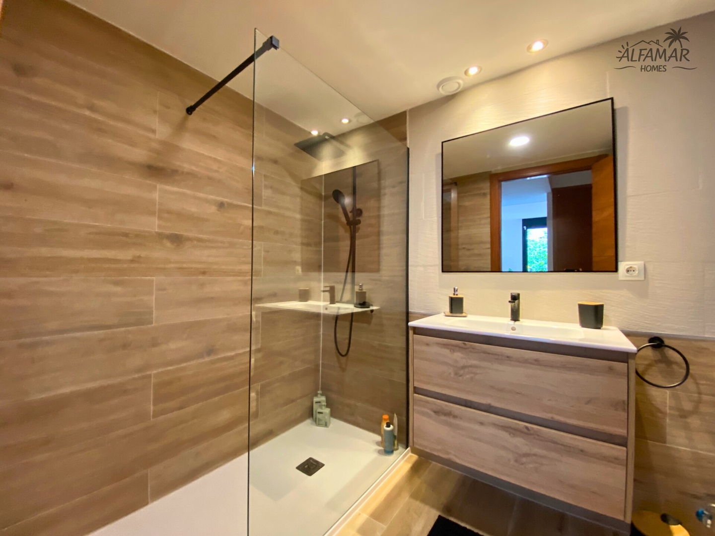 Brezza Suite - Modern Apartment with Swiming Pool 2 Alfamar Homes