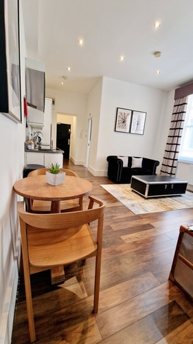 Spacious 1bd Unit - Steps from Blackfriars Bridge