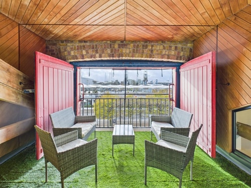 Docklands 3 BDR Warehouse Duplex 1 Min to ExCeL