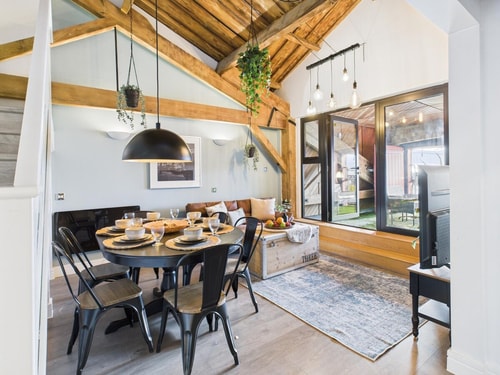 Unique 2 Bedroom Warehouse Apartment1 min to ExCeL