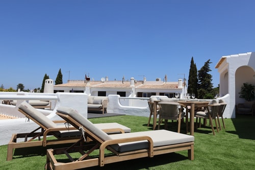 Bright 2-BR Apt with Spacious Terrace & Sea Views