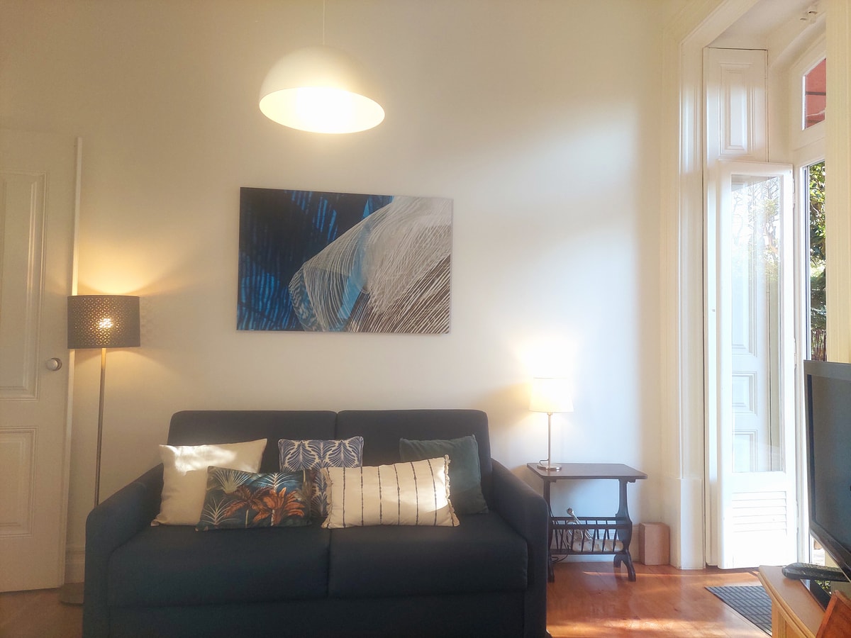 Lisbon Hideaway with private sunny Garden gallery image 9