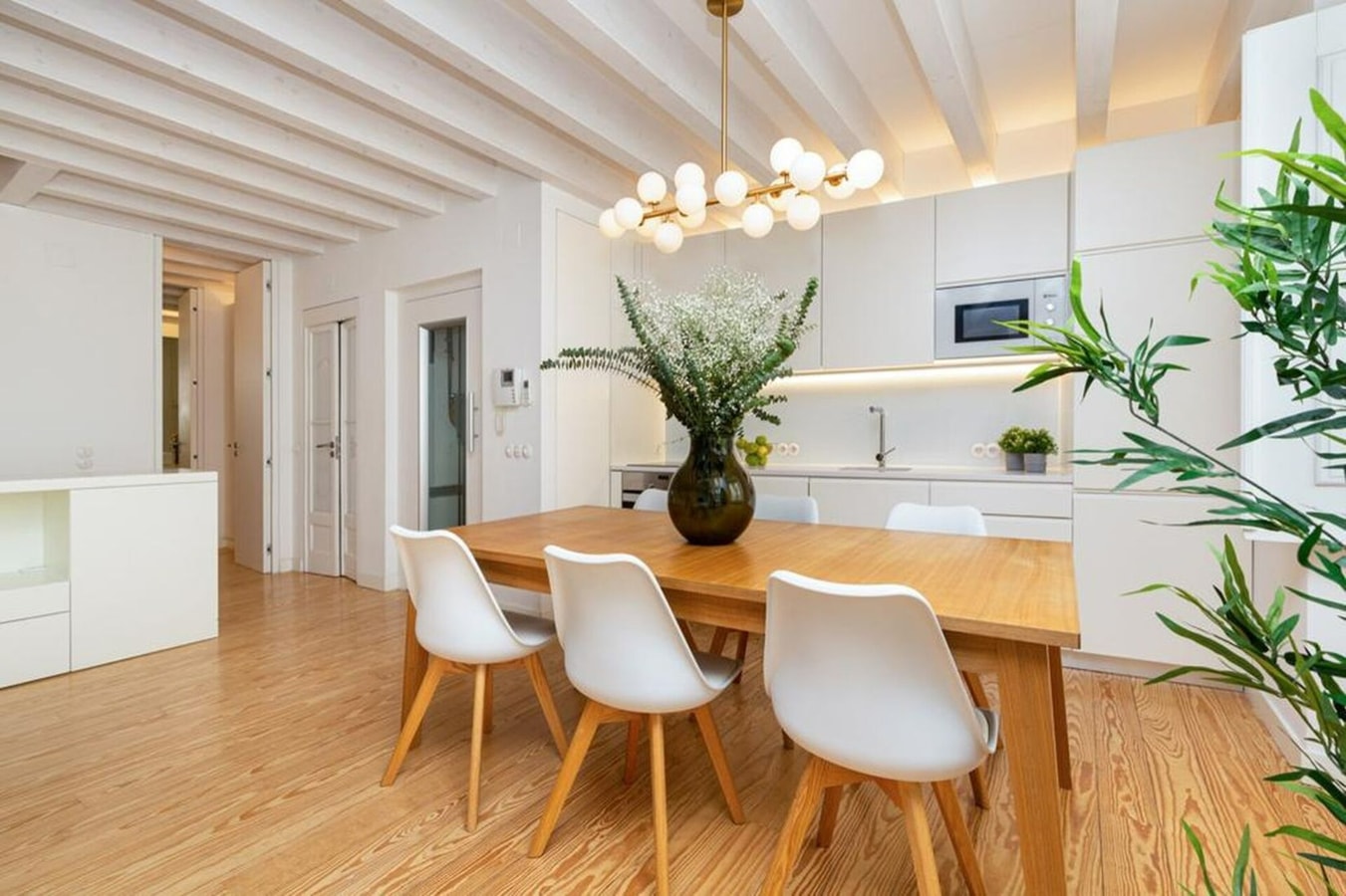 Apartment • Downtown Lisbon • 3 Bedrooms • Balcony gallery image 6