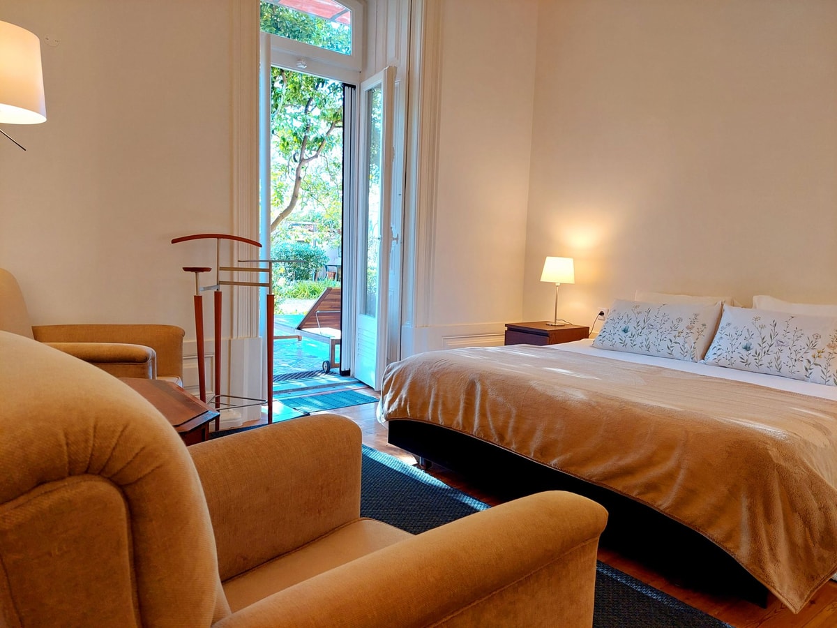 Lisbon Hideaway with private sunny Garden gallery image 2