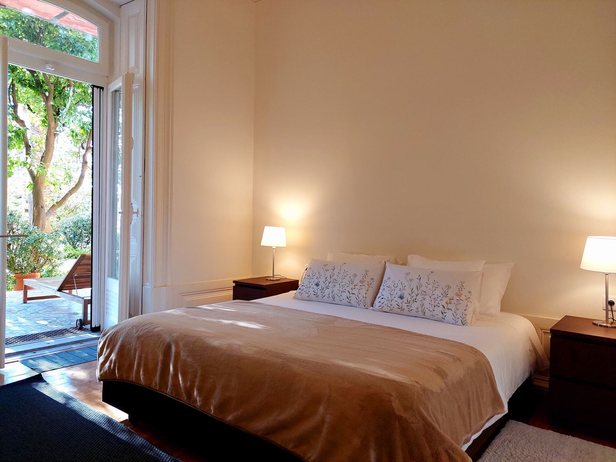 Lisbon Hideaway with private sunny Garden gallery image 12
