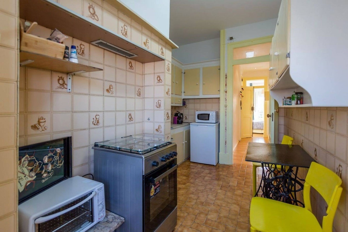 Charming flat with 2 bedrooms on Lisbon's 7th hill gallery image 18