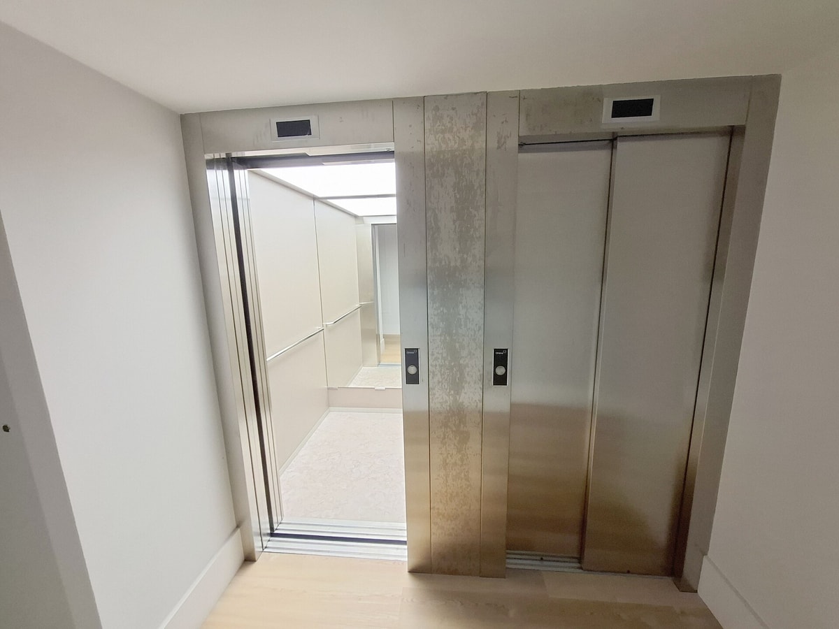 Studio 103 • Lisbon • Patio • Elevator • A/C gallery image 6