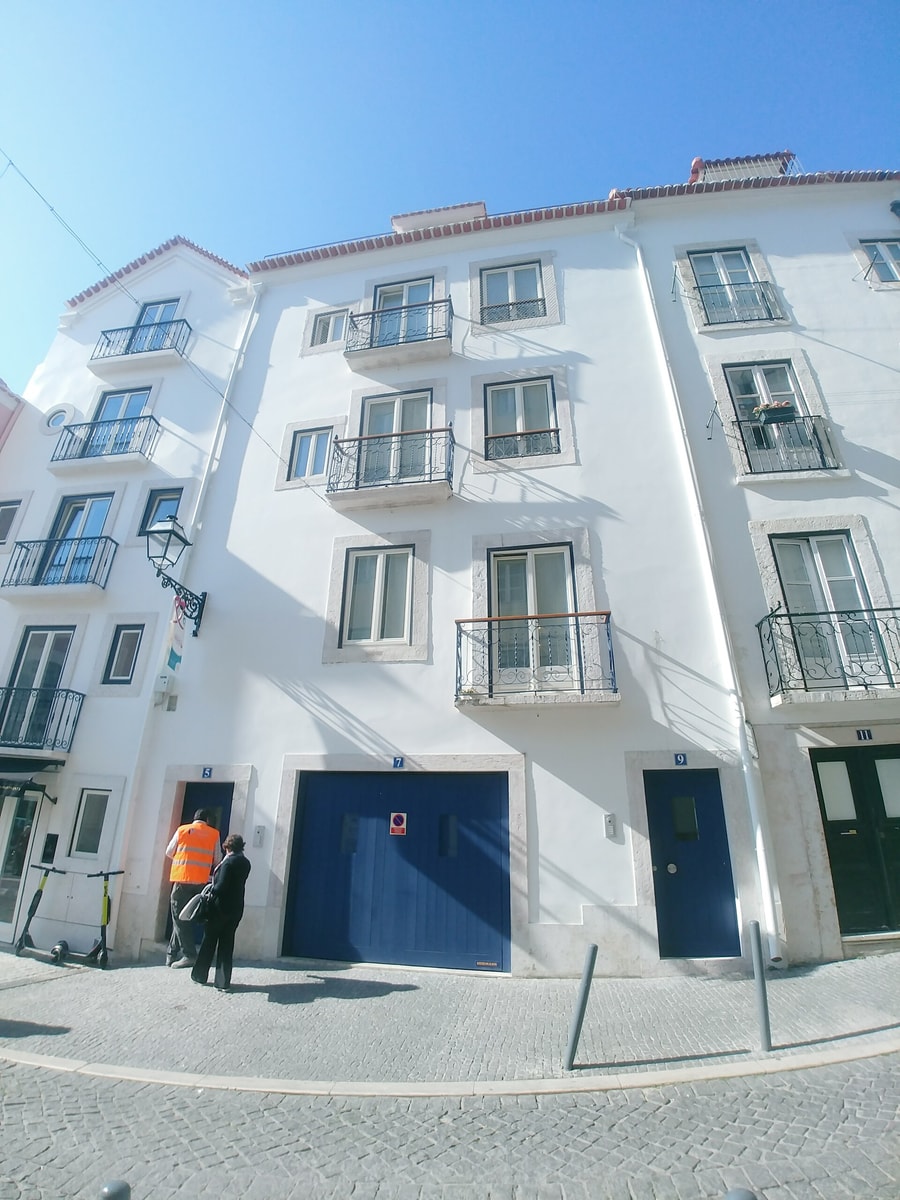 Apartment • Downtown Lisbon • 3 Bedrooms • Balcony gallery image 25