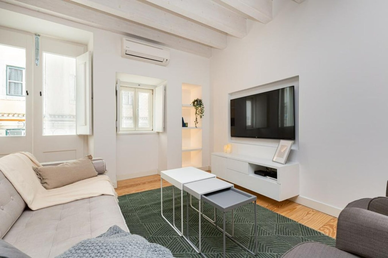 Apartment • Downtown Lisbon • 3 Bedrooms • Balcony gallery image 9