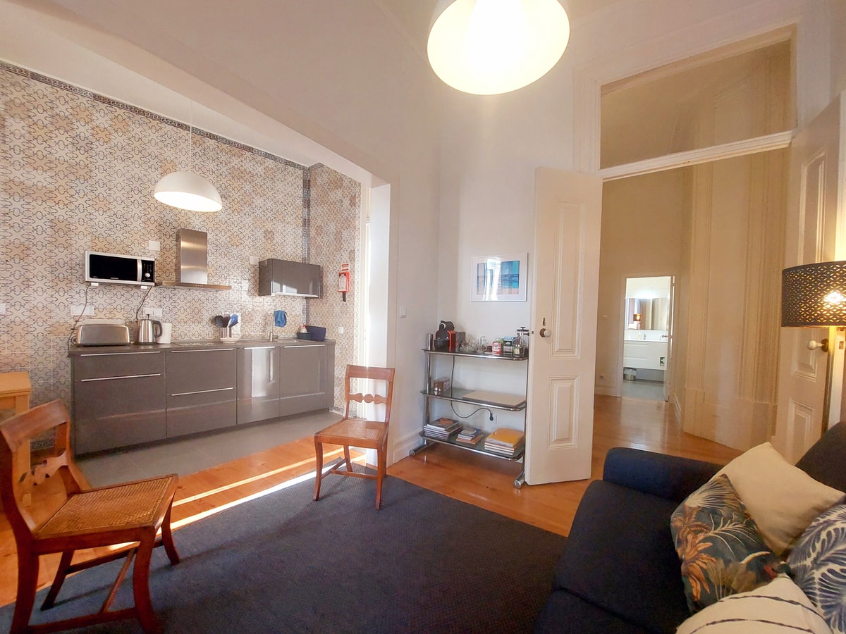 Lisbon Hideaway with private sunny Garden gallery image 8