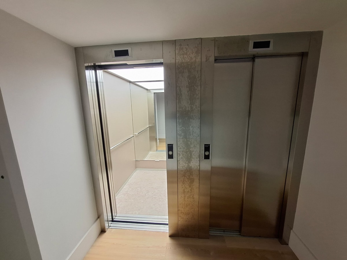 Studio 104 • Lisbon • Patio • Elevator • A/C gallery image 3