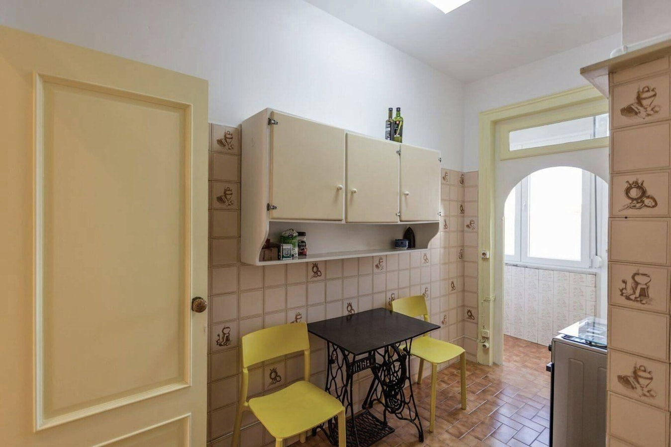 Charming flat with 2 bedrooms on Lisbon's 7th hill gallery image 19