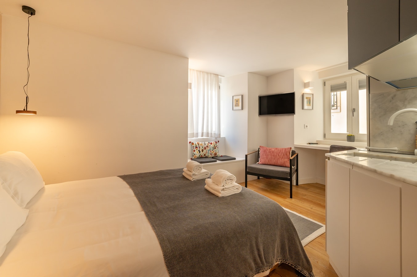 Studio 0 • Downtown Lisbon • Walkable • A/C gallery image 1