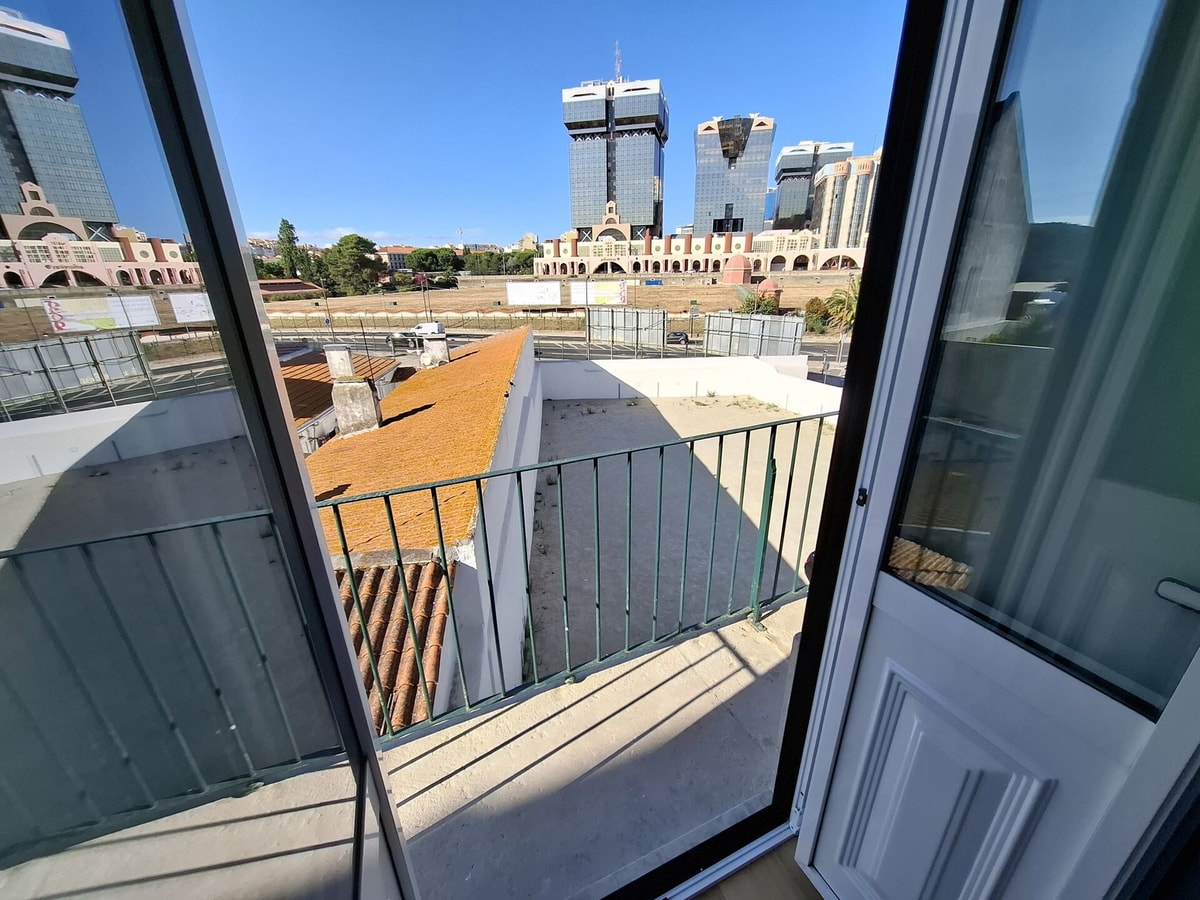 Studio 304 • Lisbon • Balcony • Elevator • A/C gallery image 2