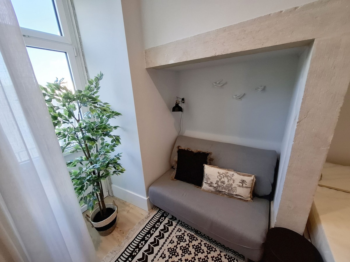 Studio 204 • Lisbon • Balcony • Elevator • A/C gallery image 13