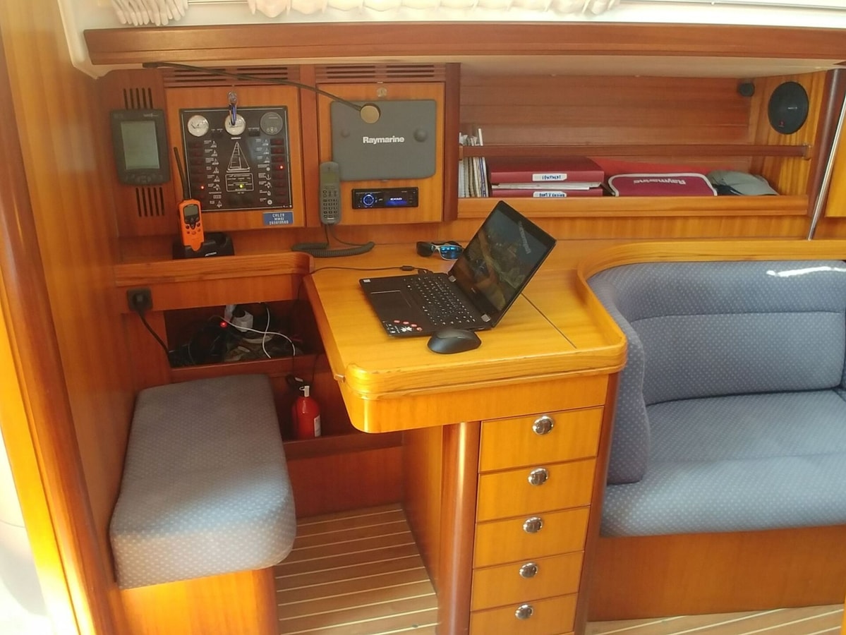 Unique Sailboat Stay in Lisbon with Marina Views gallery image 21