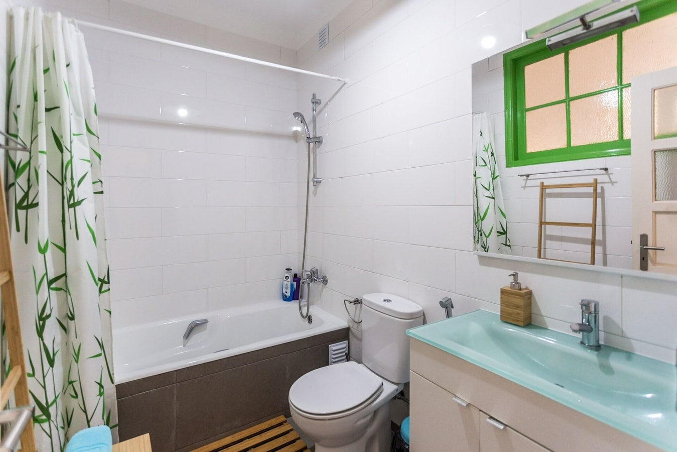 1-Bedroom Flat with Terrace, near Metro & Arena gallery image 6