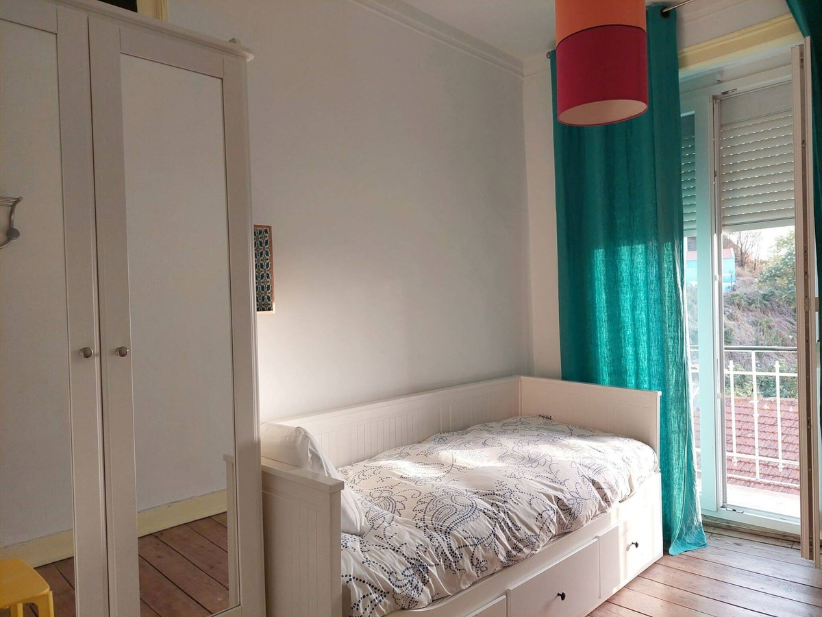 Charming flat with 2 bedrooms on Lisbon's 7th hill gallery image 3