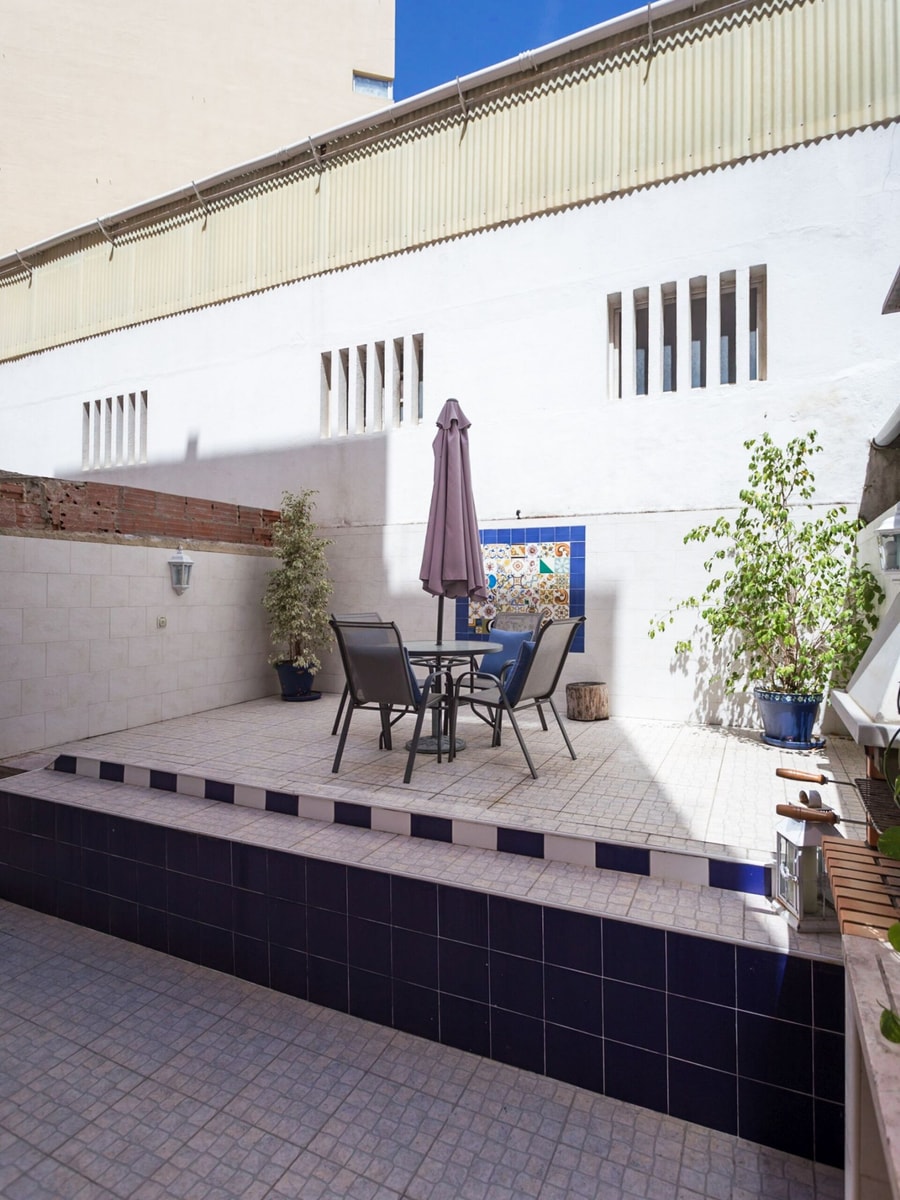 1-Bedroom Flat with Terrace, near Metro & Arena gallery image 22