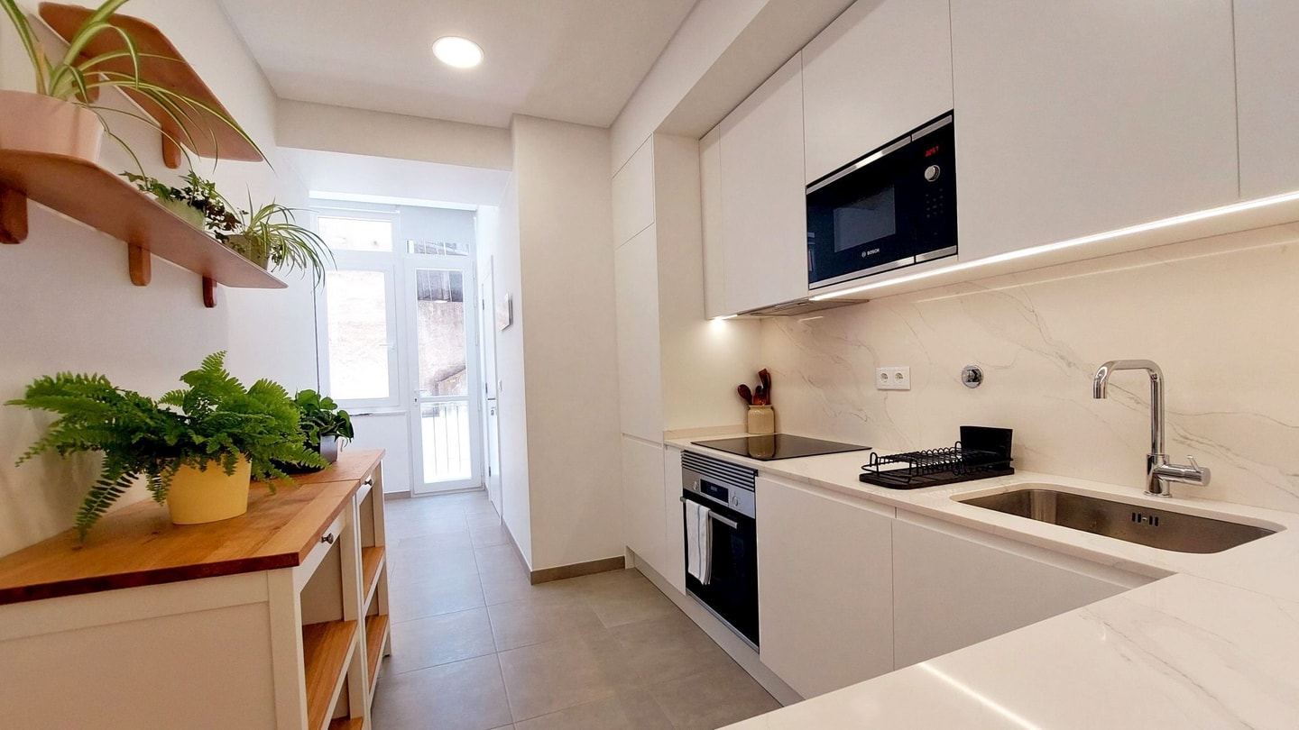 Spacious apartment in Lisbon | 2 bedrooms with AC gallery image 4