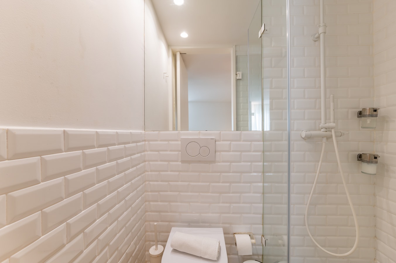 Studio 0 • Downtown Lisbon • Walkable • A/C gallery image 15