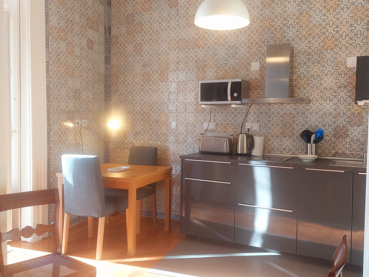 Lisbon Hideaway with private sunny Garden gallery image 4