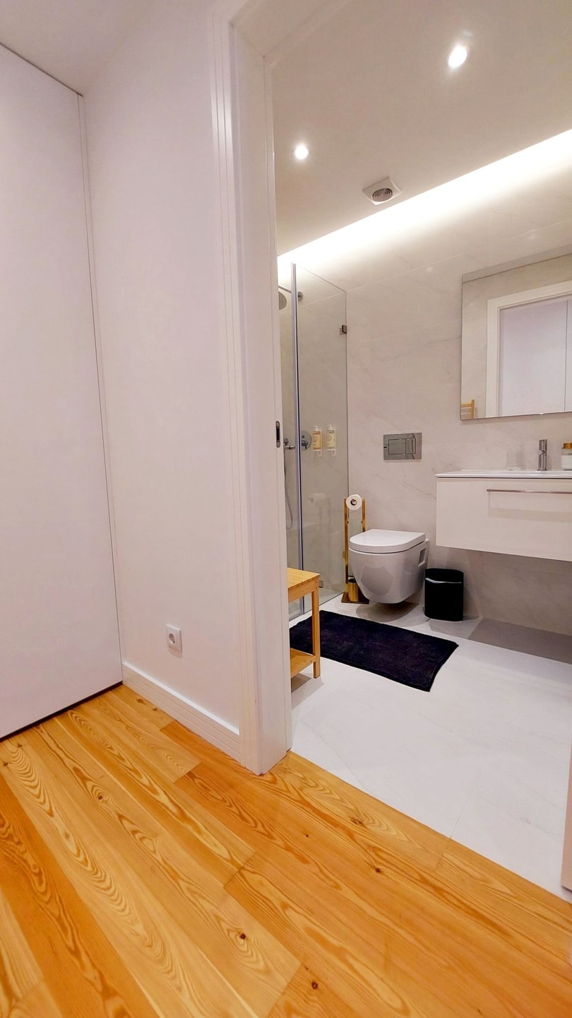 Spacious apartment in Lisbon | 2 bedrooms with AC gallery image 27