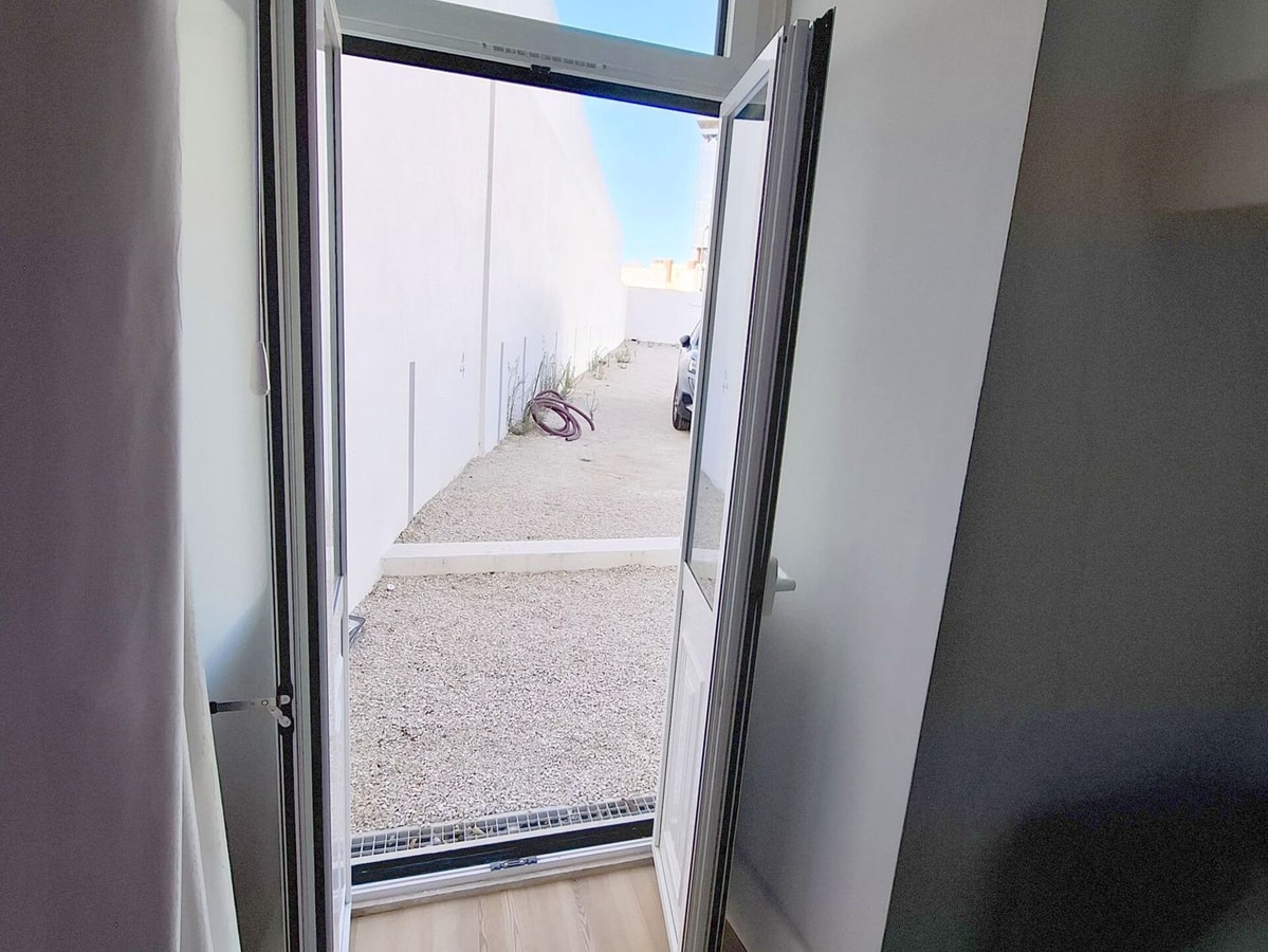 Studio 103 • Lisbon • Patio • Elevator • A/C gallery image 4