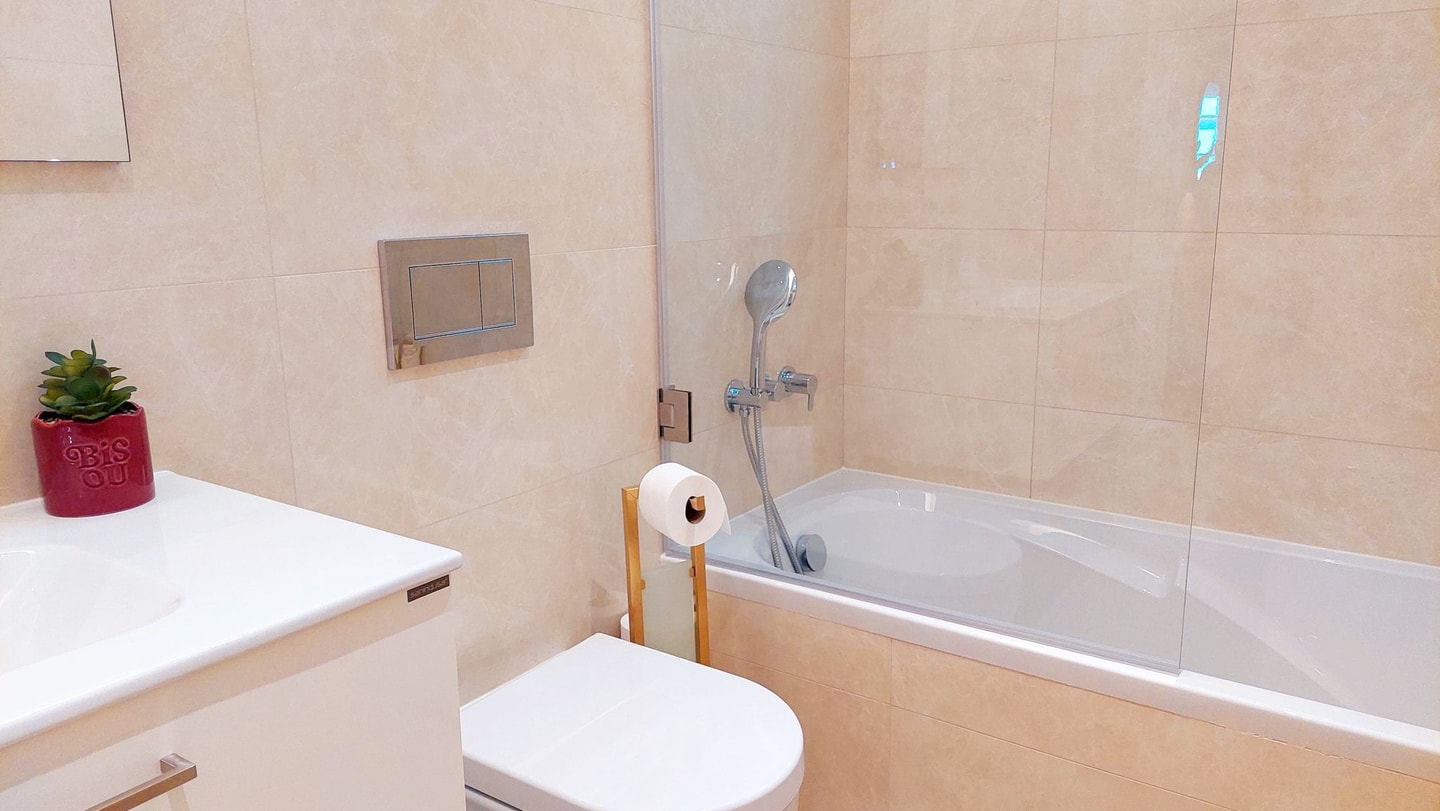 Spacious apartment in Lisbon | 2 bedrooms with AC gallery image 31