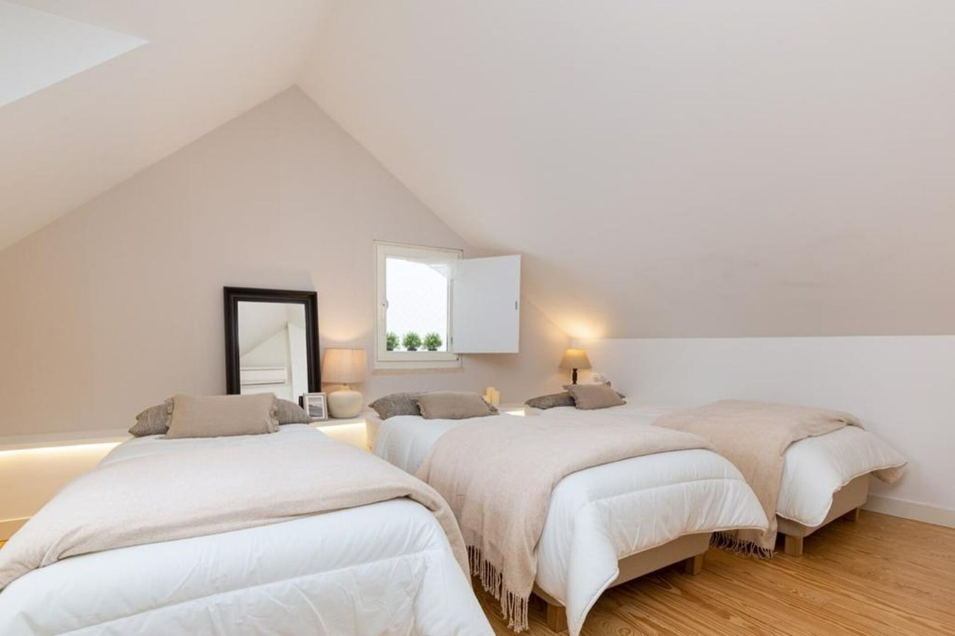 Apartment • Downtown Lisbon • 3 Bedrooms • Balcony gallery image 4