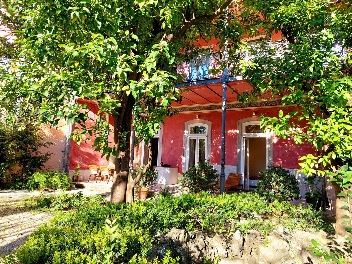 Lisbon Hideaway with private sunny Garden gallery image 16