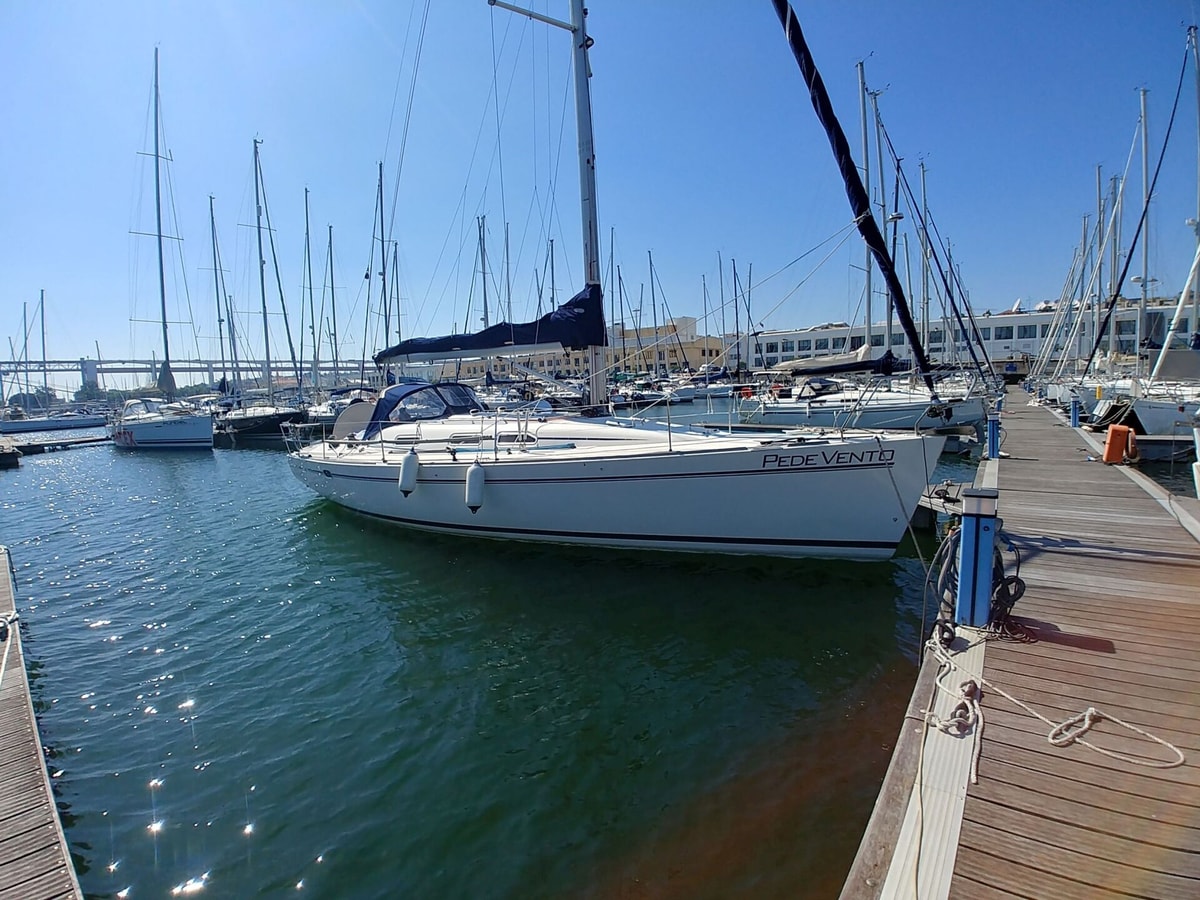 Unique Sailboat Stay in Lisbon with Marina Views gallery image 1