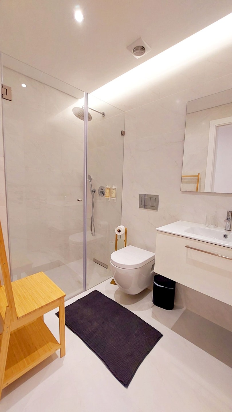Spacious apartment in Lisbon | 2 bedrooms with AC gallery image 25