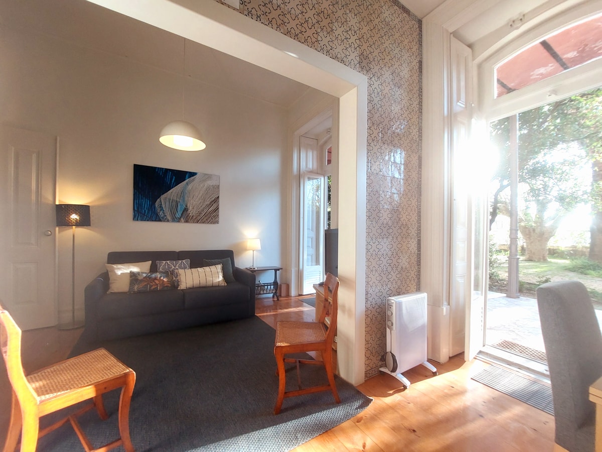 Lisbon Hideaway with private sunny Garden gallery image 3