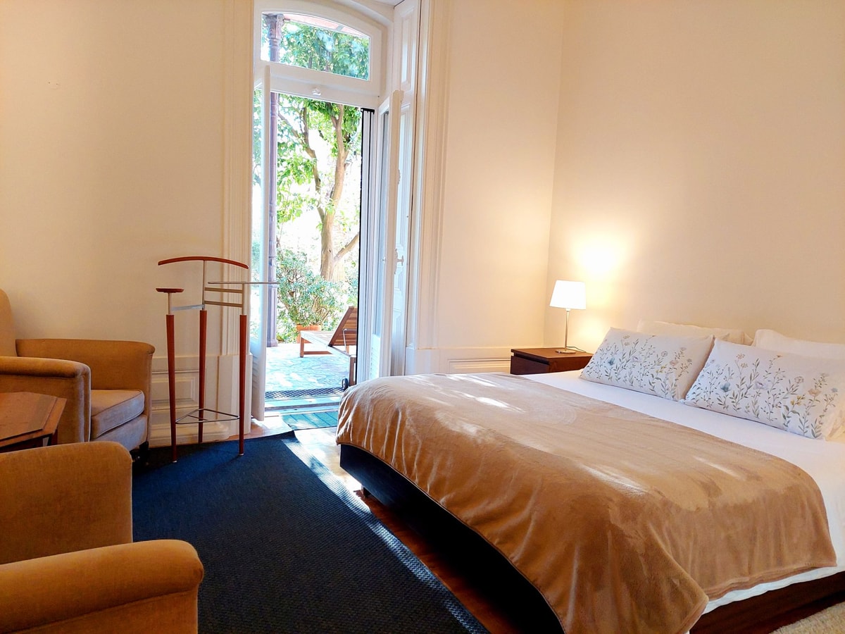 Lisbon Hideaway with private sunny Garden gallery image 11