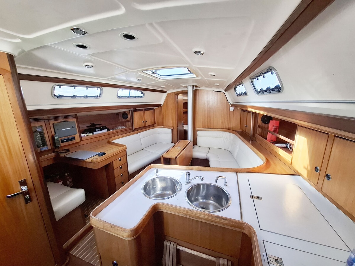 Unique Sailboat Stay in Lisbon with Marina Views gallery image 4