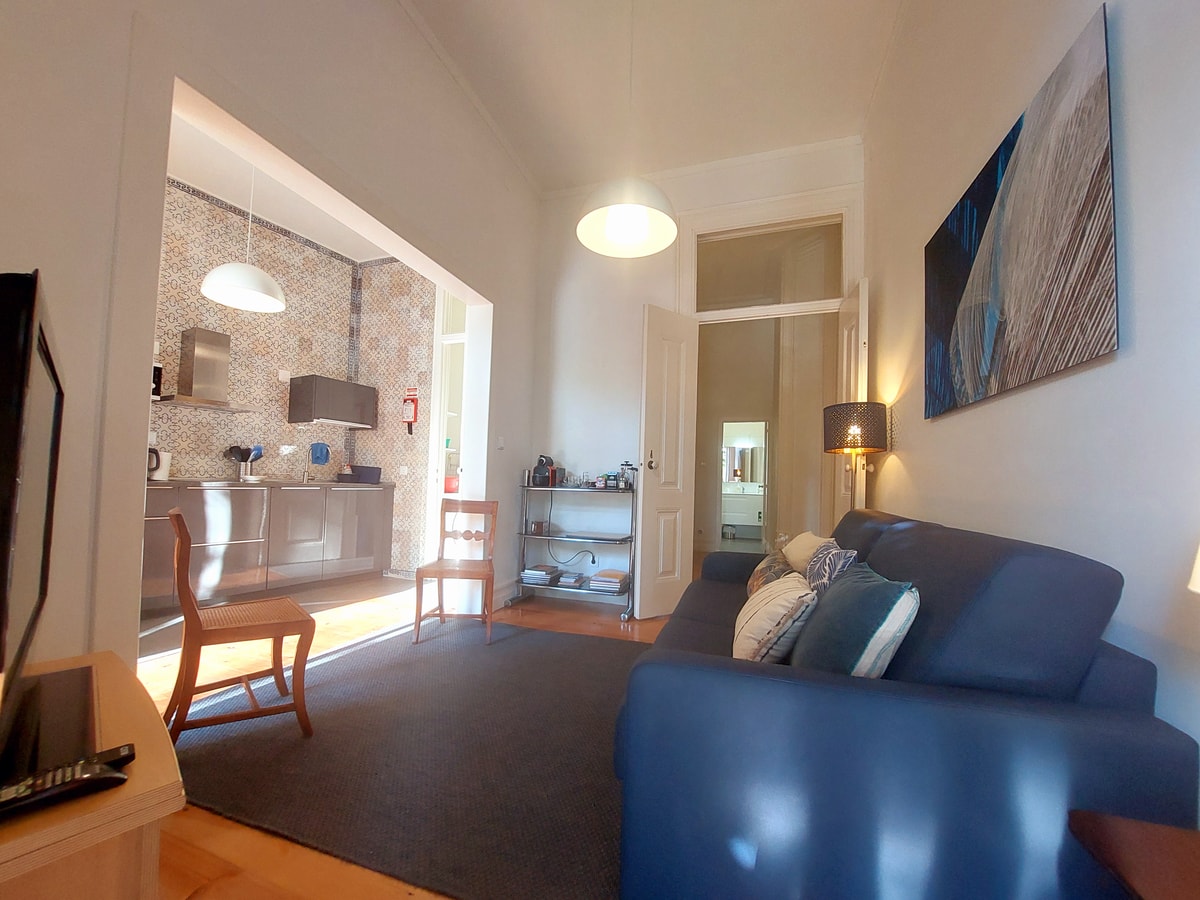 Lisbon Hideaway with private sunny Garden gallery image 7