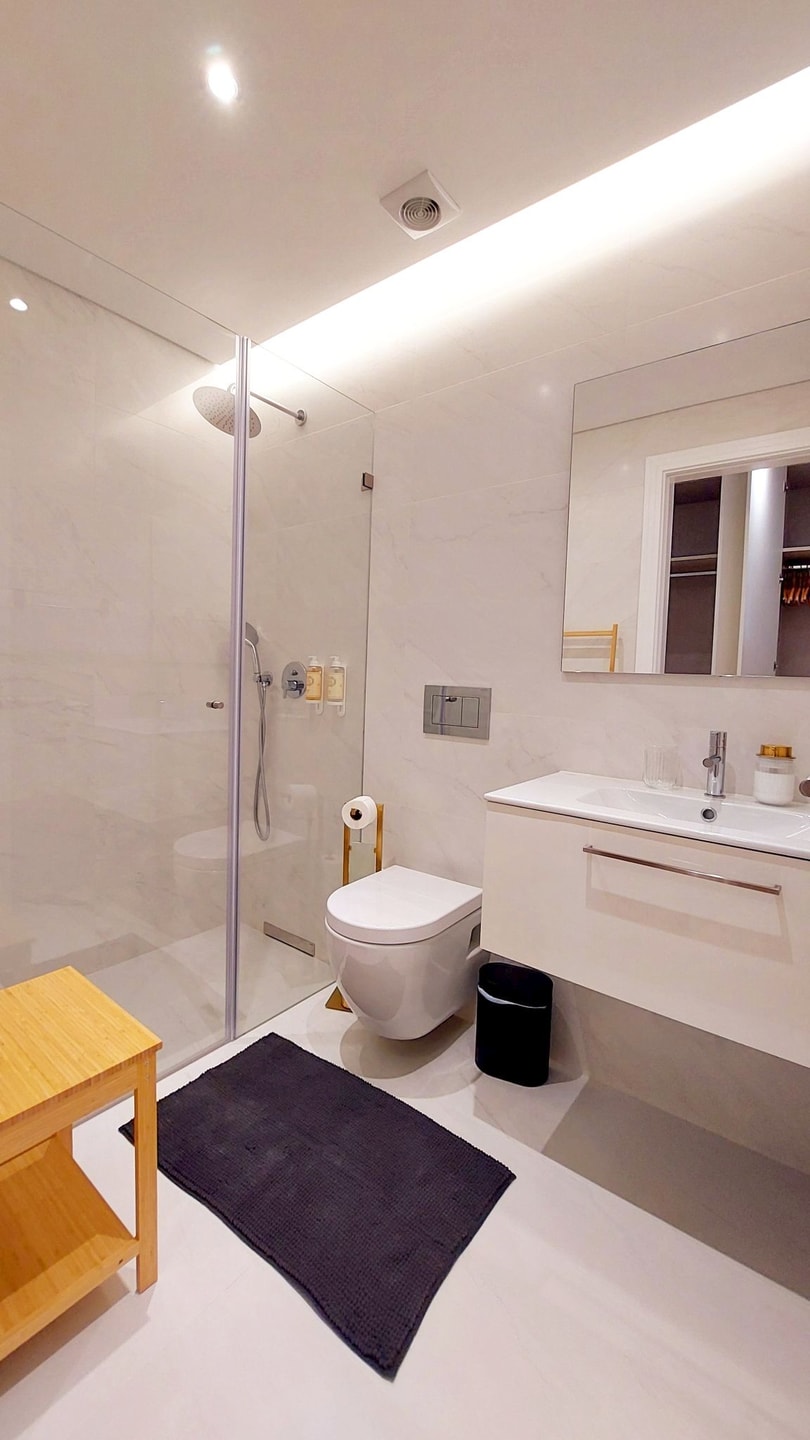 Spacious apartment in Lisbon | 2 bedrooms with AC gallery image 26