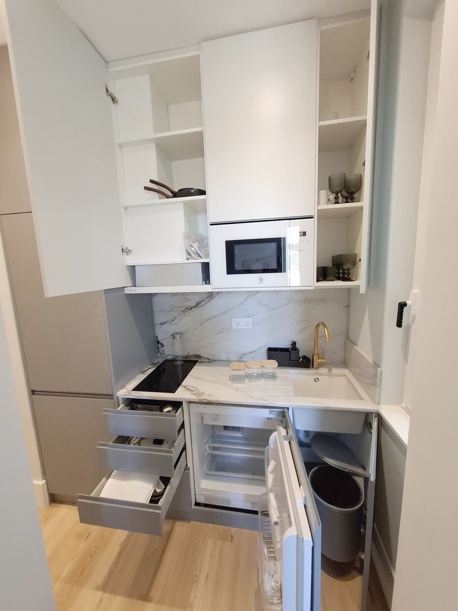 Studio 103 • Lisbon • Patio • Elevator • A/C gallery image 24