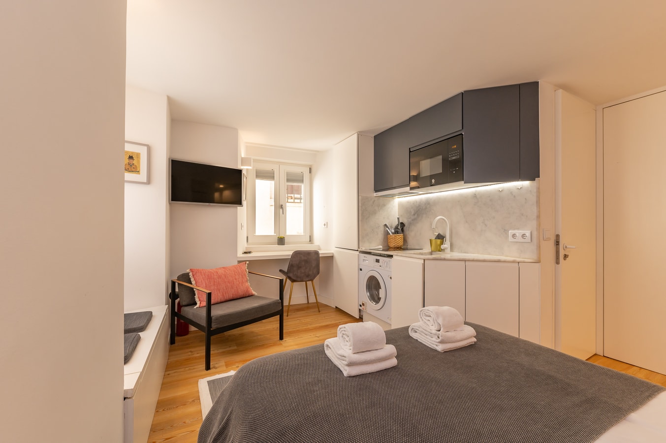 Studio 0 • Downtown Lisbon • Walkable • A/C gallery image 2