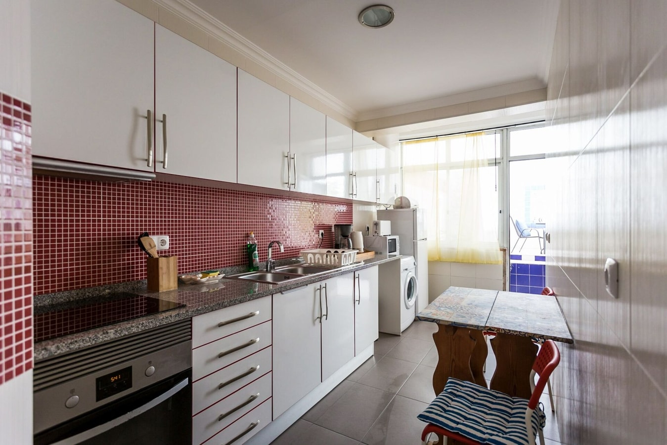 1-Bedroom Flat with Terrace, near Metro & Arena gallery image 3