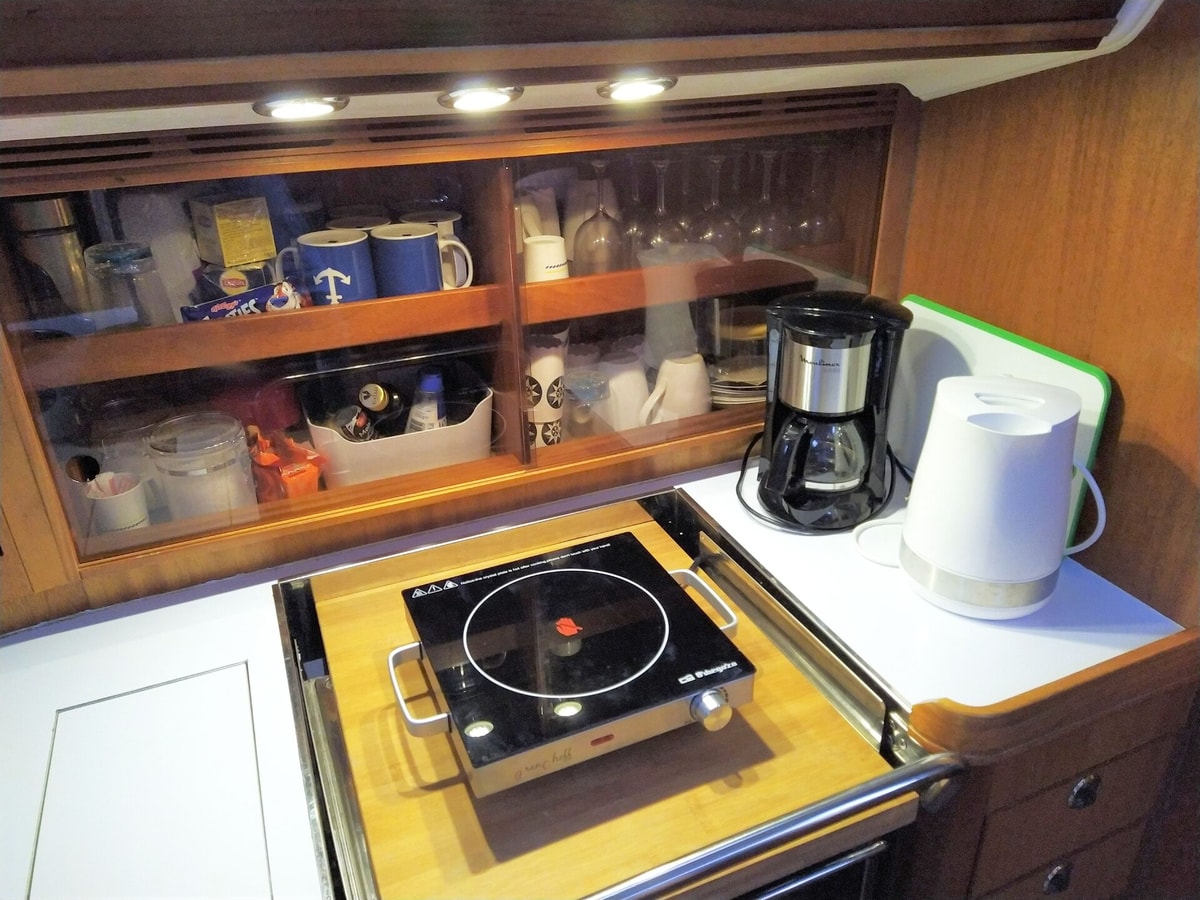 Unique Sailboat Stay in Lisbon with Marina Views gallery image 7