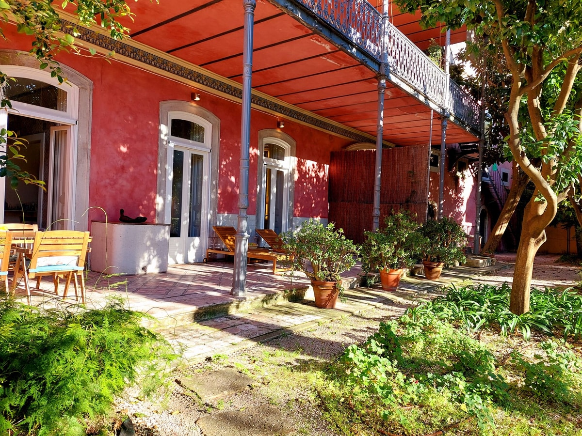 Lisbon Hideaway with private sunny Garden gallery image 14